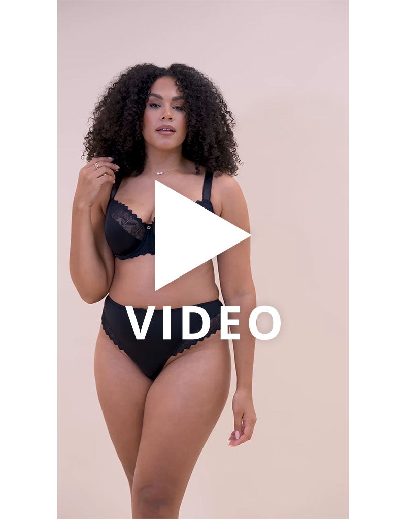Get a 360 look at the Curvy Kate Wild One Balcony Bra Black